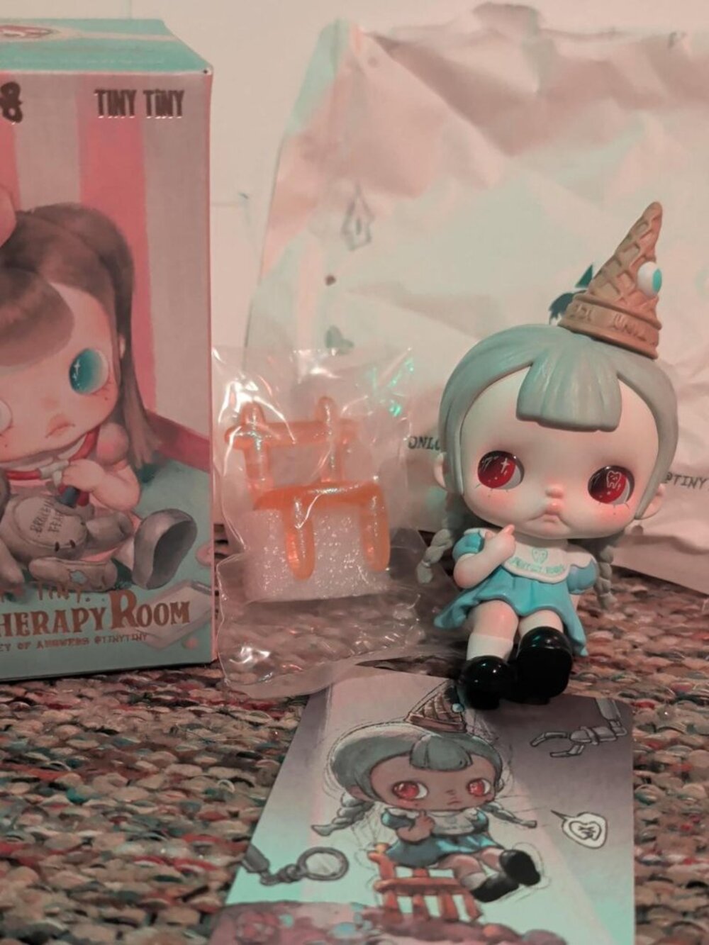 Popmart TinyTiny Sugar Therapy Room "Cavity Crying"